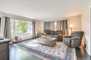 Large Yard and Fire Pit Pet-Friendly Ravenna Home!